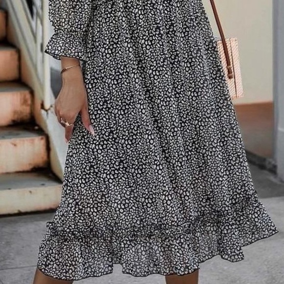 FLORAL PRINT RUFFLE MIDI DRESS - BLACK - Picture 3 of 4